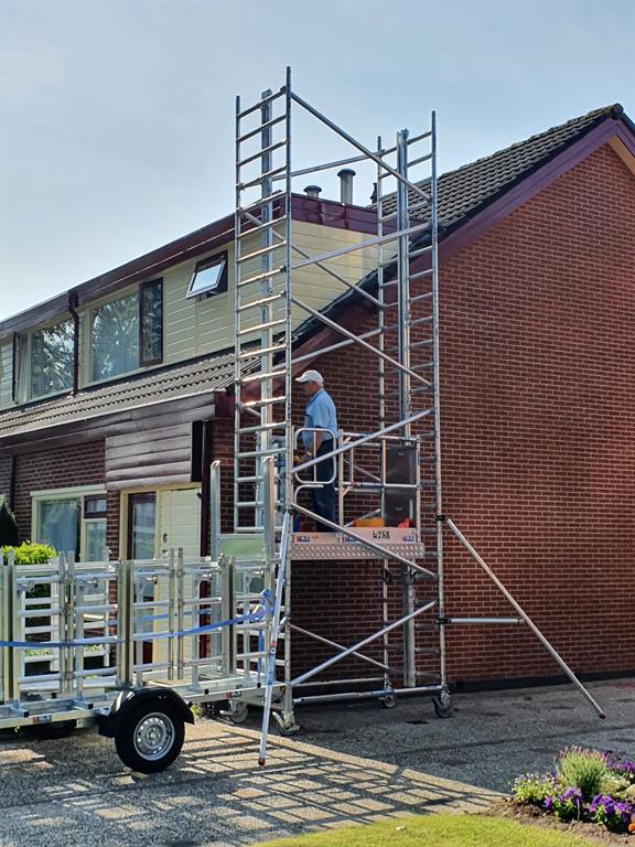 rolsteigerliftmetbuurmanvan75jaaroud
