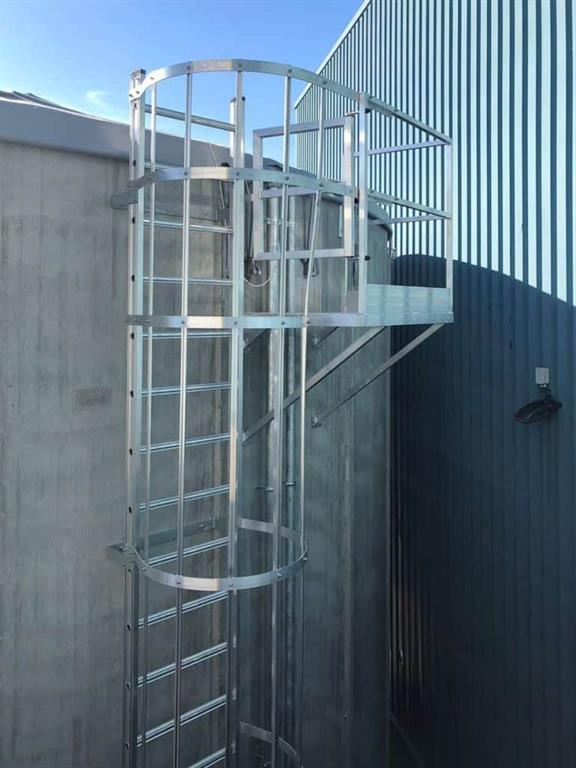 kooiladderaluminiummetuitstap