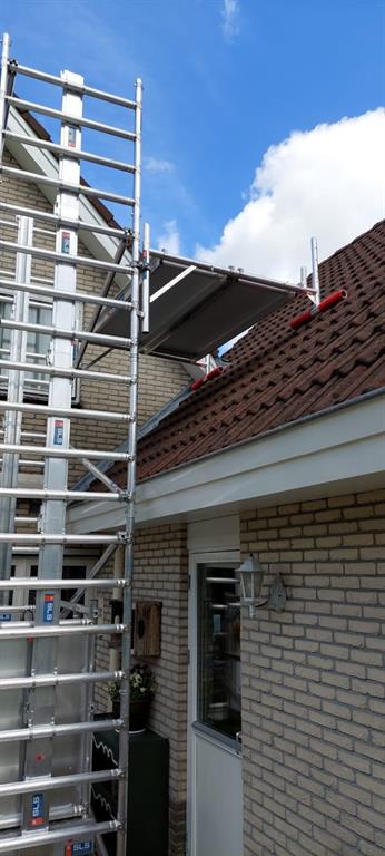 Uitwijkconsole 75-135 met Carbonplatformen en Rolsteigerlift Type S Lockhard.